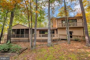 105 CARRIAGE COURT