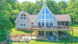 552 WOODLANDS HILL LANE