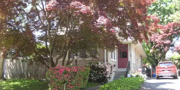 243 W RIDLEY AVENUE