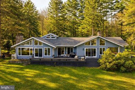 701 SHORELINE DRIVE