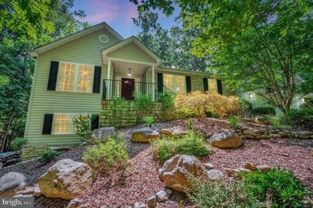 142 LARKSPUR LANE