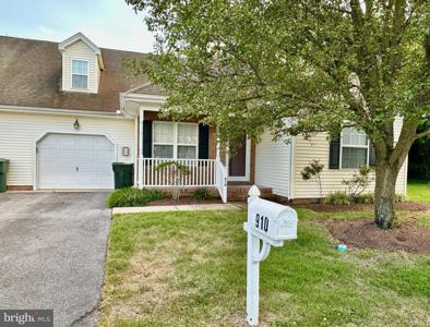 910 EMERALD COURT
