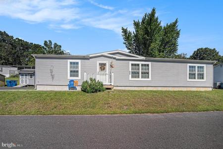 906 LAKEVIEW DRIVE