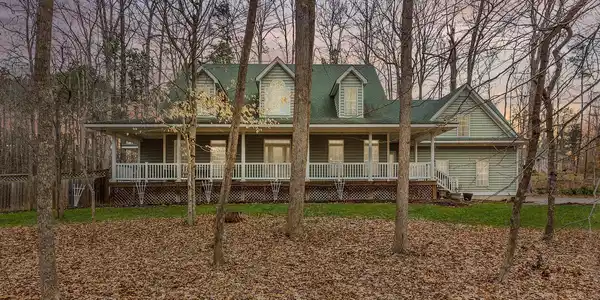 64 OAKLEIGH LANE