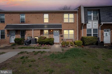 2061 HARBOUR DRIVE