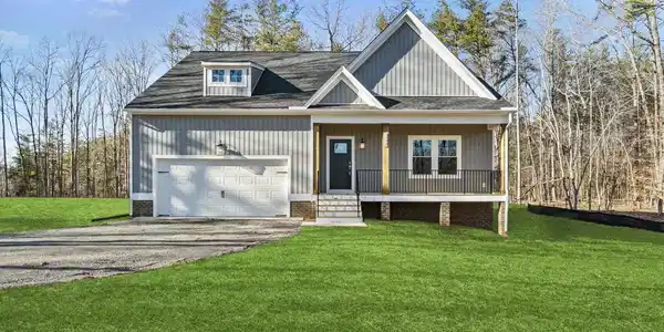 1195 LAKE FOREST DRIVE