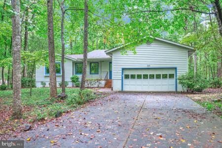 220 MEADOWVIEW LANE