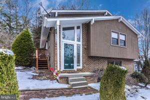 10404 HEDGEAPPLE COURT