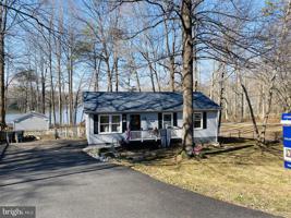 1030 LAKEVIEW DRIVE
