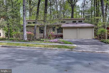 2105 LIRIO COURT