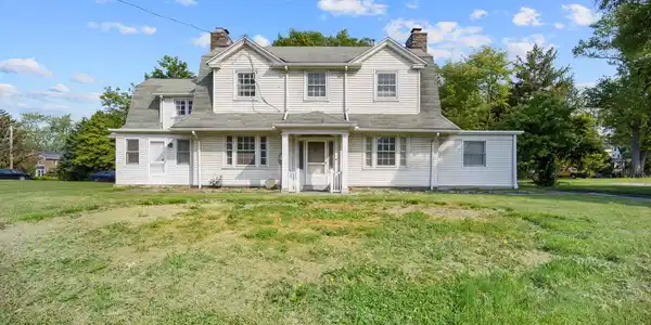 119 W CHESTER PIKE