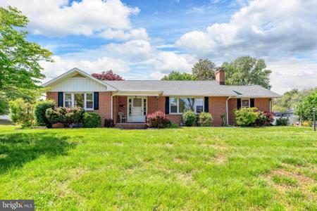 405 LAKELAWN DRIVE