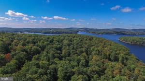 8 NORTH SHORELINE DRIVE (THOUSAND ACRES)