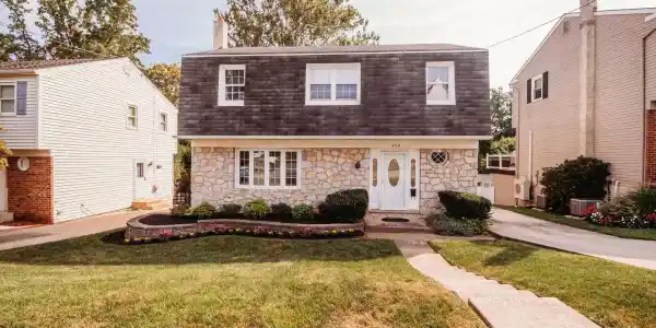 328 W RIDLEY AVENUE