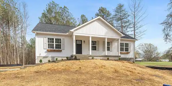 946 POTTIESVILLE RD