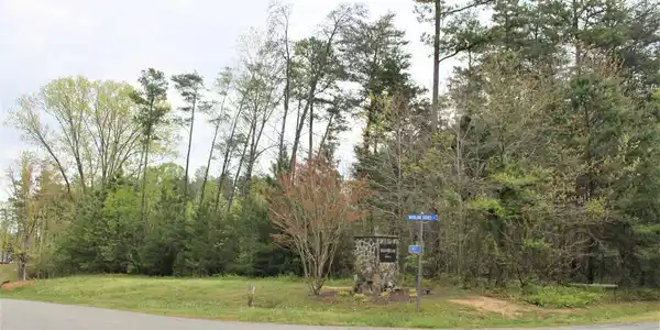 WOODLAND SHORES DRIVE