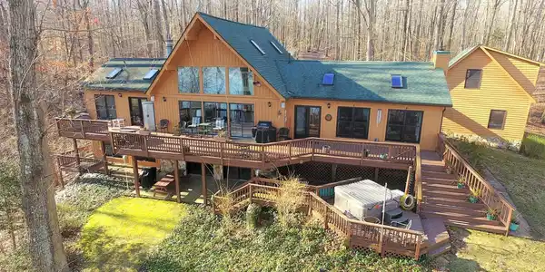 6039 LOST COVE DRIVE