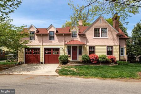 16 CARRIAGE HOUSE LANE