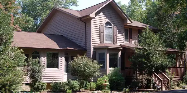 351 LAKEWOOD DRIVE