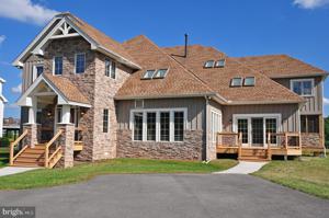 222 LAKEFRONT LINKS DRIVE
