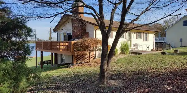 332 LAKEVIEW DRIVE