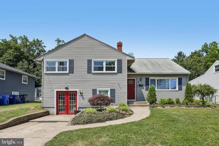 8 ROSE LANE