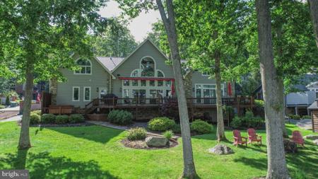320 LAKE FOREST DRIVE