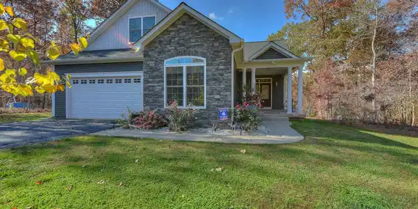 33 BERNIE CIRCLE