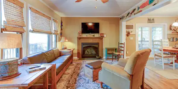 216 LAKEWOOD CIRCLE