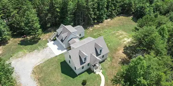 82 TRAVELLER STREET