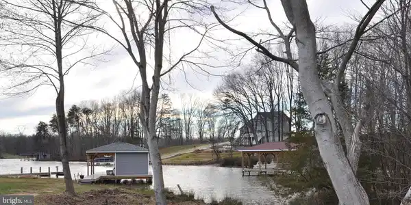 FAIRVIEW DR.