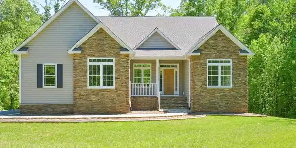4644 HALLS DRIVE