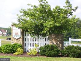 48 LAKEFRONT LINKS DRIVE