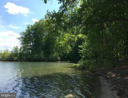 385 LAKE FOREST DR