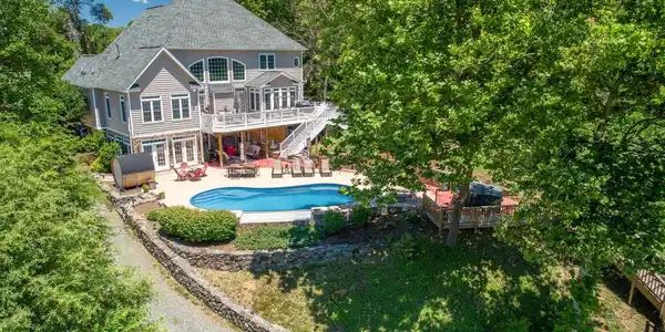 24254 LANDS END DRIVE