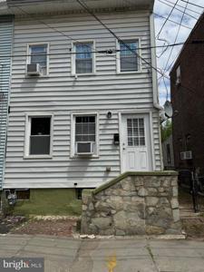 586 CENTRE STREET