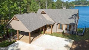 6808 ROCKCREST CIRCLE