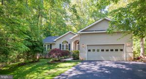 412 WAKEFIELD DRIVE
