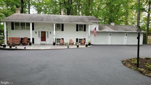 464 LAKE MEADE DRIVE