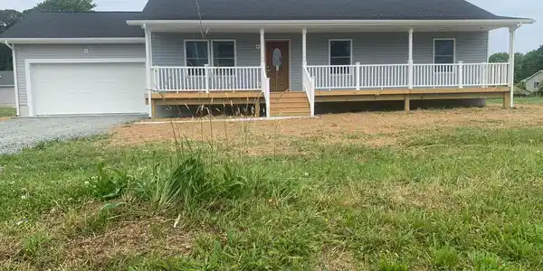 807 ROYAL WAY