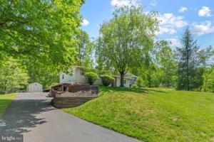1123 LAKEVIEW DRIVE