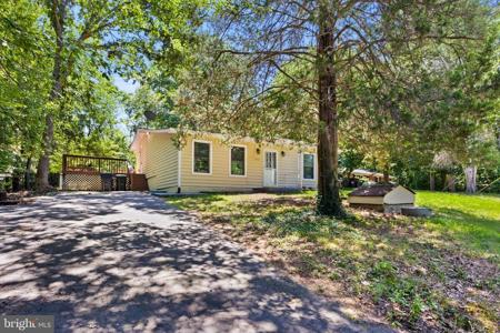 1035 LAKEVIEW DRIVE