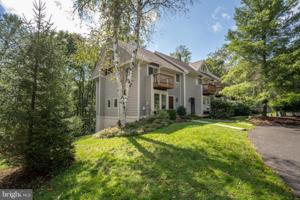 21 LAKEVIEW COURT