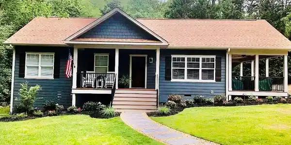 105 LAKEWOOD DRIVE