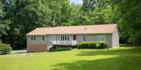 2811 AMY DRIVE