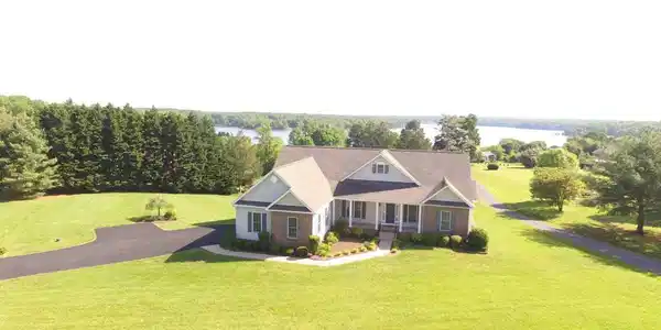 976 OAK GROVE DRIVE