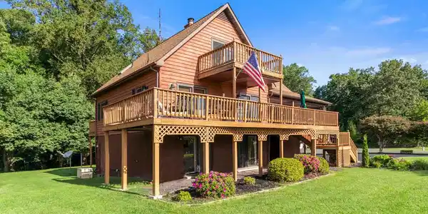 1031 WINDWAY LANE