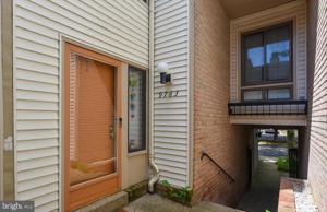 9763 LAKE SHORE DRIVE