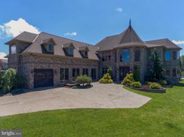 75 LAKEFRONT LINKS DRIVE