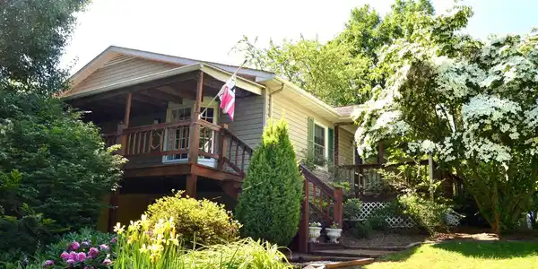 196 TROY ROAD